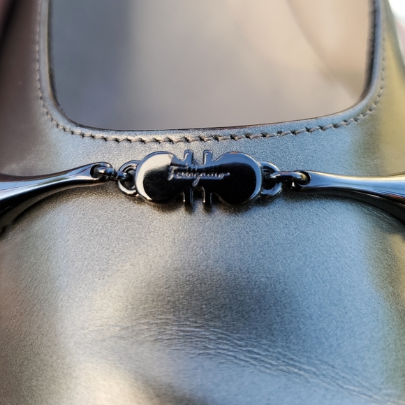 Salvatore Ferragamo Pumps.  Size 9. EUC. Gold Silver. Made in Italy - Picture 7 of 15